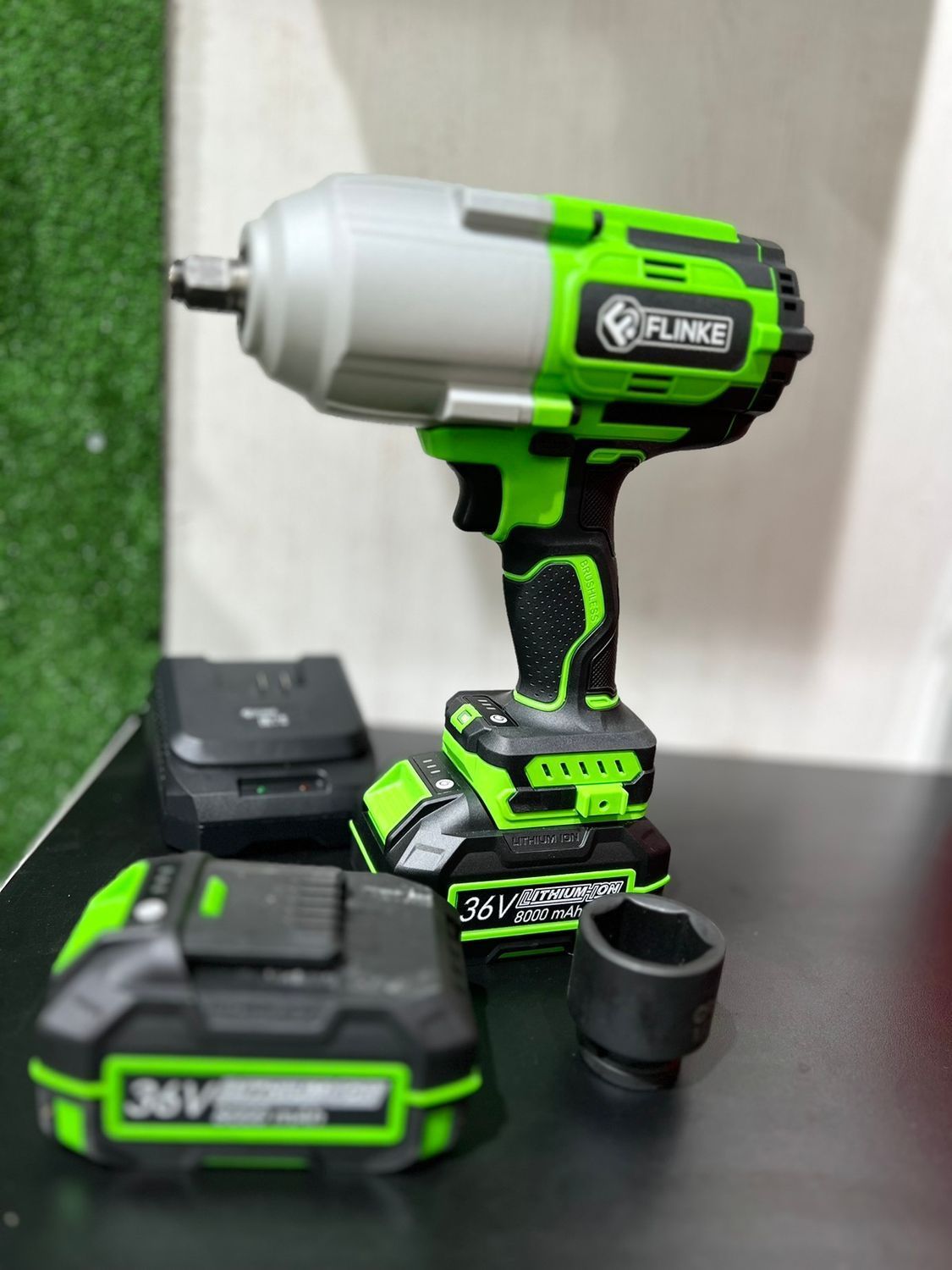 Аккумуляторный гайковерт FLINKE АГ 36/1000 PRO (2 х 8.0 Ач, зарядное устройство)